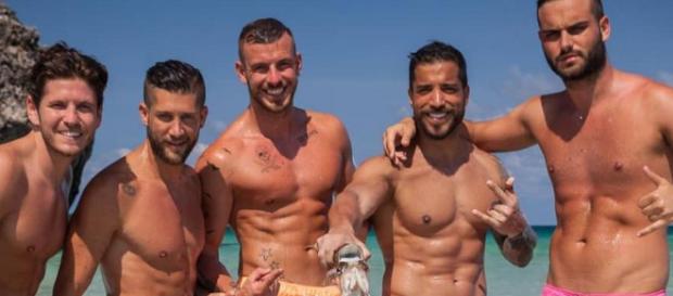 Julien Bert spoile Moundir et les Apprentis Aventuriers 3 et dévoile l'équipe gagnante Julien Bert spoile Moundir et les Apprentis Aventuriers 3 et dévoile l'équipe gagnante