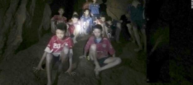 TAILANDIA / Los niños siguen atrapados en la cueva porque no saben cómo sacarlos TAILANDIA / Los niños siguen atrapados en la cueva porque no saben cómo sacarlos