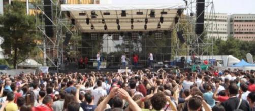 Venezia, la polizia sospende il concerto rap: sul palco bestemmie e oscenità