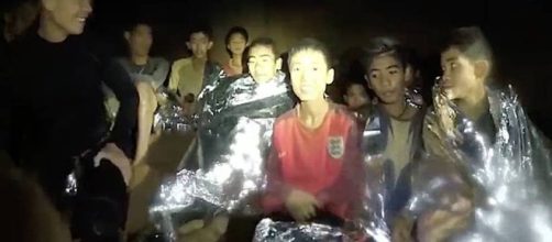 TAILANDIA / 4 niños han sido evacuados de la cueva y han sido trasladados al hospital