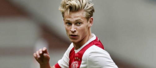 Frenkie de Jong se rapproche de plus en plus du FC Barcelone pendant ce mercato estival.