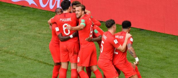 L'Angleterre s'offre les demies-finales en battant la Suède 2 à 0. L'Angleterre s'offre les demies-finales en battant la Suède 2 à 0.