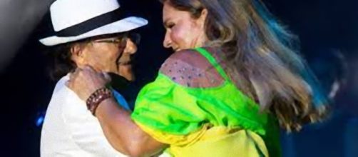 Albano Carrisi e Romina Power: il bacio sul palco di Genova