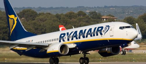 Ryanair condannata a risarcire passeggero per ritardo di 3 ore.