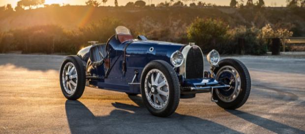 Bleu de France: Bugatti Pur Sang Type 35 Bleu de France: Bugatti Pur Sang Type 35