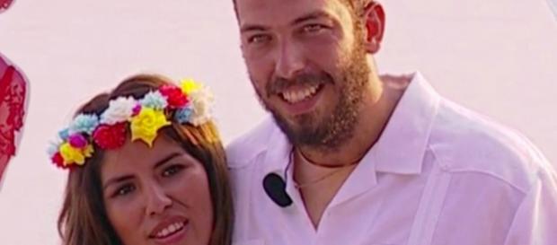 Isla centró su atención en una invitada del bautizo de su hijo e Isa se molestó (Rumores) Isla centró su atención en una invitada del bautizo de su hijo e Isa se molestó (Rumores)