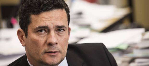 Ministros do STF vêem erro de Sérgio Moro em ordenar que a PF não solte Lula Ministros do STF vêem erro de Sérgio Moro em ordenar que a PF não solte Lula