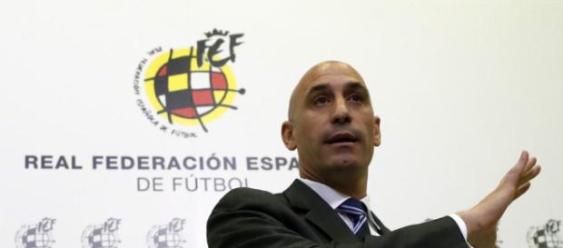 La Supercopa de España se jugará el 12 de agosto en un partido único La Supercopa de España se jugará el 12 de agosto en un partido único