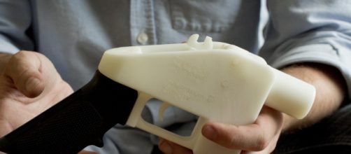 U.S. judge avoids distribution of weapon designs for 3D printers. [Image source:Fox Business - YouTube]