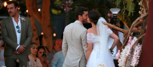Camila Queiroz se declarou a Klebber Toledo após casamento Camila Queiroz se declarou a Klebber Toledo após casamento