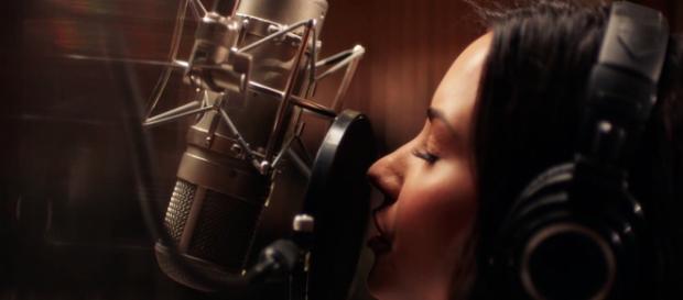 Demi Lovato sigue sin poder abandonar el hospital pues aún se encuentra enferma Demi Lovato sigue sin poder abandonar el hospital pues aún se encuentra enferma