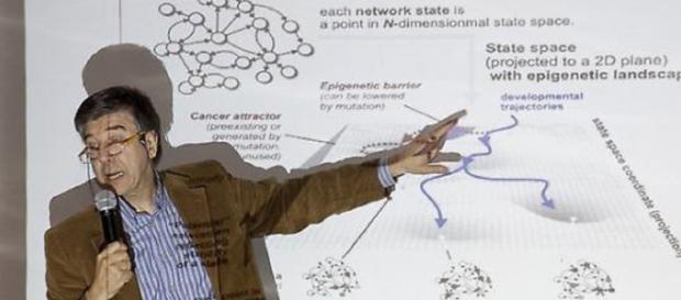 Professore universitario spiega il razzismo con la matematica. Professore universitario spiega il razzismo con la matematica.