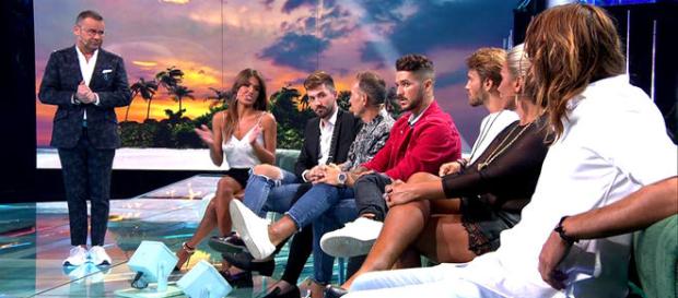 Telecinco no habla sobre la detención del marido de la presentadora Ana R. Quintana Telecinco no habla sobre la detención del marido de la presentadora Ana R. Quintana