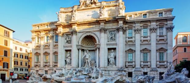 Fontana di Trevi, furibonda lite per un selfie. Fontana di Trevi, furibonda lite per un selfie.