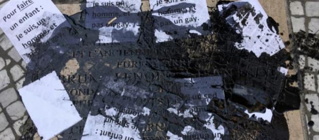 La plaque commémorative en hommage à Bruno Lenoir et Jean Diot a été vandalisée. La plaque commémorative en hommage à Bruno Lenoir et Jean Diot a été vandalisée.