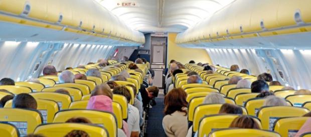 Un uomo ha rubato un aereo di linea Un uomo ha rubato un aereo di linea
