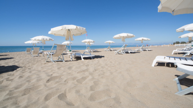 Paestum, tragedia in spiaggia: muore per un malore