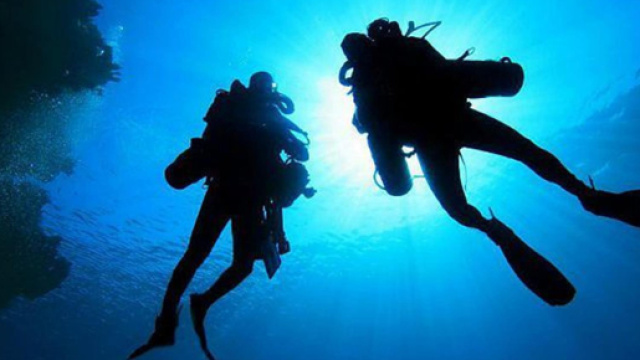 Un'immersione nei magnifici fondali sardi di Pula si sarebbere tramutata in un episodio di abusi sessuali di un istruttiore sub verso una 14enne.