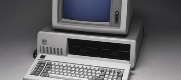 O PC IBM-5150, o primeiro computador pessoal popular da IBM. O PC IBM-5150, o primeiro computador pessoal popular da IBM.