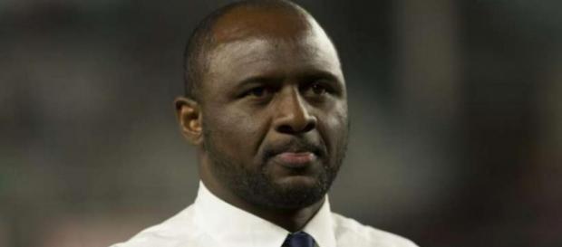 Patrick Vieira, nouvel entraîneur de l'OGC Nice, souhaite la sortie de Mario Balotelli au plus vite Patrick Vieira, nouvel entraîneur de l'OGC Nice, souhaite la sortie de Mario Balotelli au plus vite