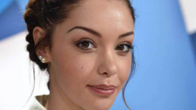 Découvrez pourquoi Nabilla ne montrera plus ses seins et ses ... - potins.net