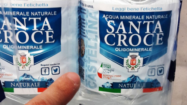 Richiamo acqua Santa Croce: lotto di bottiglie pericoloso per la salute