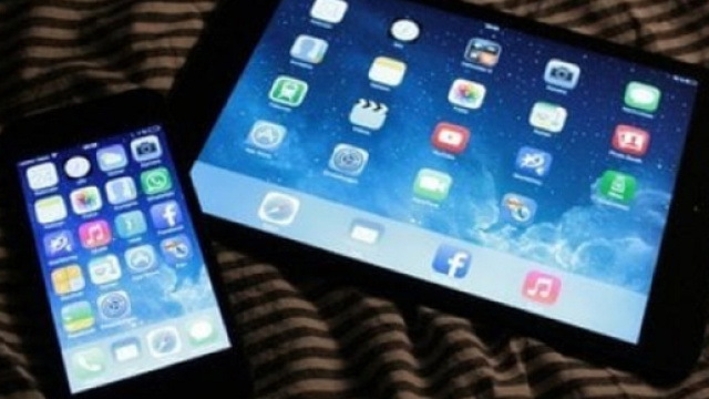 Smartphone, tablet e pc: la luce blu uccide l'occhio
