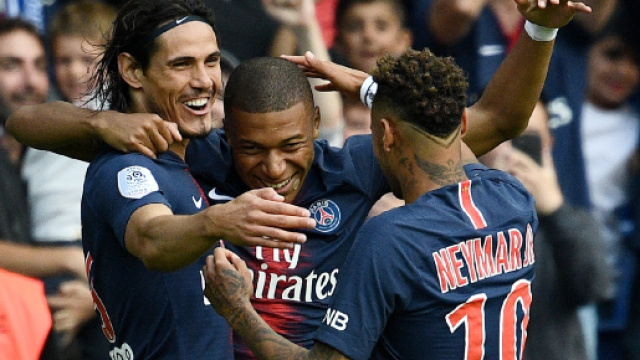 Sports | Foot - Ligue 1 : Paris bat facilement Angers 3-1