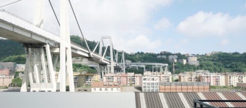 Crolla ponte sull'autostrada A10: il bilancio è di 35 vittime