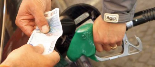 Distributori di benzina: 1 su 5 è irregolare