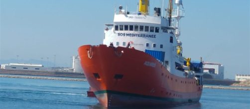 España recibirá 50 inmigrantes rescatados por el barco humanitario