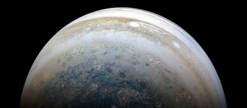 La atmósfera y los campos magnéticos es lo que produce las franjas de color de Júpiter