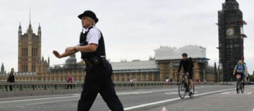Londres : Une voiture fonce sur le Parlement, plusieurs blessés