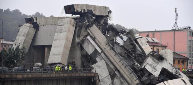 Colapsa un puente vehicular en Italia dejando varios muertos y heridos Colapsa un puente vehicular en Italia dejando varios muertos y heridos