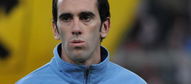 El nuevo capitán Diego Godín seguirá en el Atlético hasta el 2021 El nuevo capitán Diego Godín seguirá en el Atlético hasta el 2021