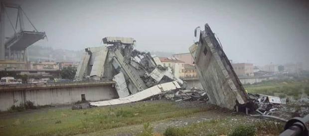 Il ponte Morandi di Genova in direzione Autostrada A10 Il ponte Morandi di Genova in direzione Autostrada A10