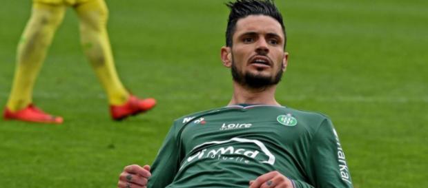 Rémy Cabella ne va pas encore pouvoir officialiser son départ vers Saint-Etienne durant ce mercato. Rémy Cabella ne va pas encore pouvoir officialiser son départ vers Saint-Etienne durant ce mercato.