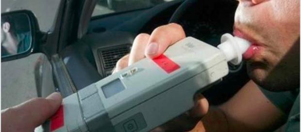 Rovigo, guida in stato di ebbrezza: la moglie lo prende a schiaffi - Leggo.it Rovigo, guida in stato di ebbrezza: la moglie lo prende a schiaffi - Leggo.it