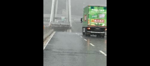 Scampato al crollo per pochi centimetri il camion della Basko