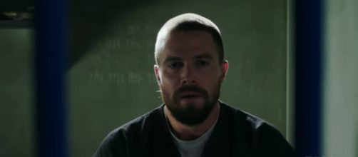 Stephen Amell made several tweets hinting Batwoman's costume and Oliver Queen's classic Goatee [Image Credit: The CW/YouTube screencap]