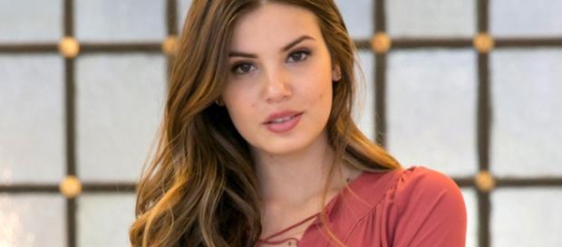 Camila Queiroz conta sobre preparativos para casamento Camila Queiroz conta sobre preparativos para casamento
