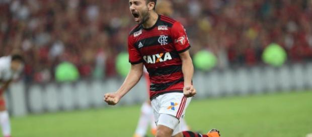 Everton Ribeiro marcou o único gol da partida Everton Ribeiro marcou o único gol da partida