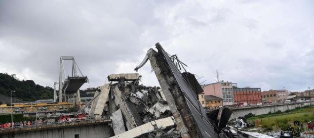 Genova, salgono a 39 le vittime in seguito al crollo del viadotto "Morandi" Genova, salgono a 39 le vittime in seguito al crollo del viadotto "Morandi"