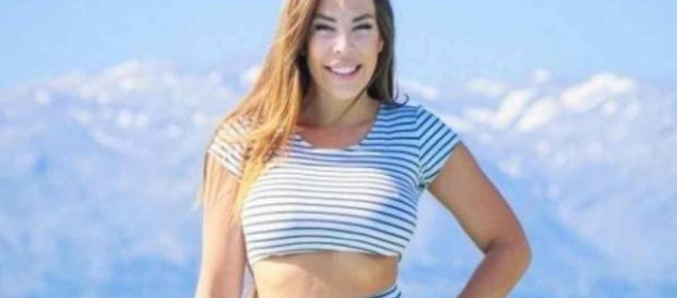 Kim Glow (Les Vacances des Anges) choque une nouvelle fois la toile avec une photo de ses fesses ! Kim Glow (Les Vacances des Anges) choque une nouvelle fois la toile avec une photo de ses fesses !