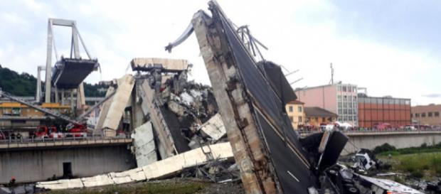 Ponte Morandi dopo il crollo avvenuto nelle scorse ore Ponte Morandi dopo il crollo avvenuto nelle scorse ore