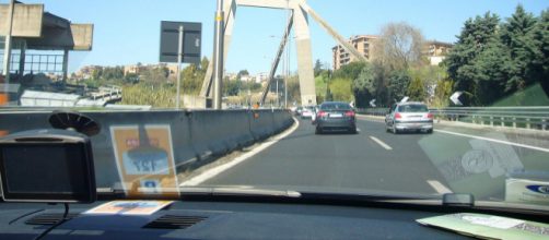 The Morandi viaduct on the Rome - Fiumicino Airport A91 Motorway. [Image courtesy – Lalupa, Wikimedia Commons]