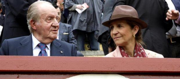 Juan Carlos I y la infanta Elena en los toros Juan Carlos I y la infanta Elena en los toros