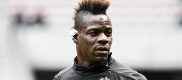 L'OGC Nice vient de lancer des critiques contre l'OM dans le dossier Mario Balotelli, car le prix du transfert n'a pas été respecté. L'OGC Nice vient de lancer des critiques contre l'OM dans le dossier Mario Balotelli, car le prix du transfert n'a pas été respecté.
