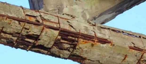 Questa immagine è diventata virale ma non si riferisce al ponte Morandi: scattata nel 2011 ritrae il ponte Ripafratta in provincia di Pisa. Questa immagine è diventata virale ma non si riferisce al ponte Morandi: scattata nel 2011 ritrae il ponte Ripafratta in provincia di Pisa.
