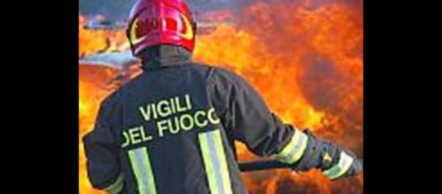 Treviso, esplode ordigno rudimentale davanti a sede della Lega, disinnescato secondo ordigno dai Vigili del Fuoco Treviso, esplode ordigno rudimentale davanti a sede della Lega, disinnescato secondo ordigno dai Vigili del Fuoco